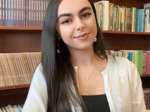 “Aysun Məzahir qızı — gənc yazar, Bakı Qızlar Universiteti tələbəsi”