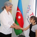 Mələk Dilbər doktorla görüşür