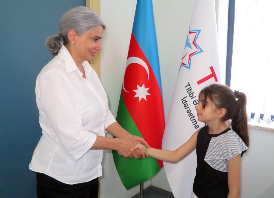 Mələk Dilbər doktorla görüşür