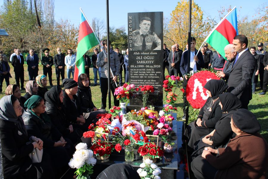 “Qəhrəmanlıqla yazılan tale: Şəhid Nəcməddin Sarkayevin anım günü Şərif kəndində qeyd olundu” Nəcməddi Sarkayevin anım günü