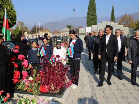 10 Noyabr-Vahidin ad gunu Vahidin ad günü