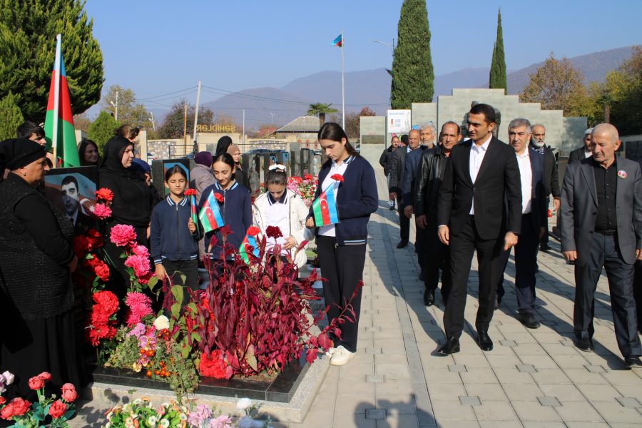 10 Noyabr-Vahidin ad gunu Vahidin ad günü