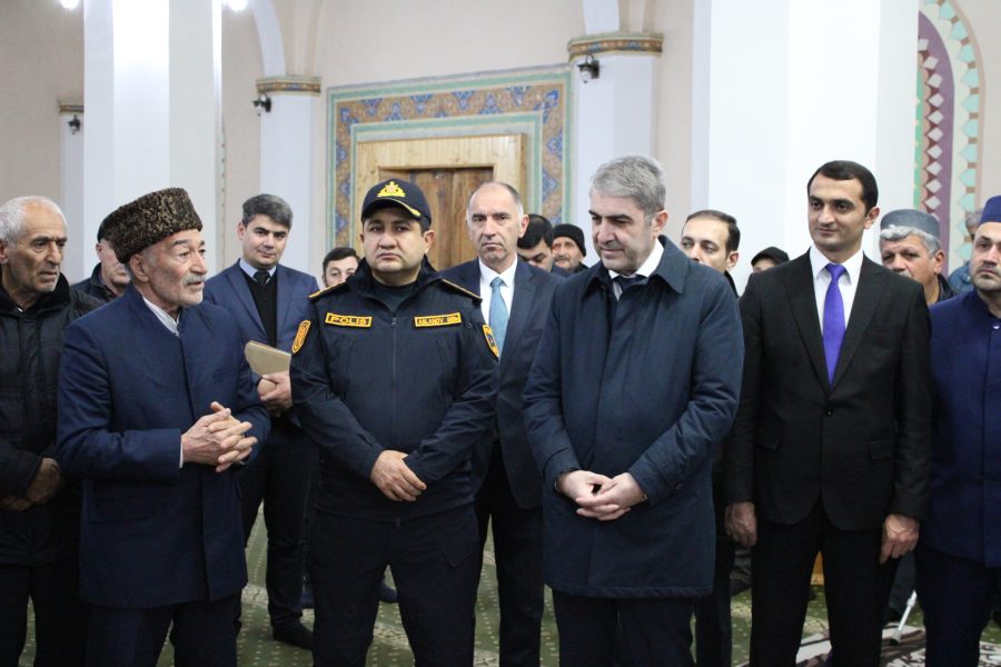 Natiq Ağayevin dindarlarla görüşü Dindarlarla görüş