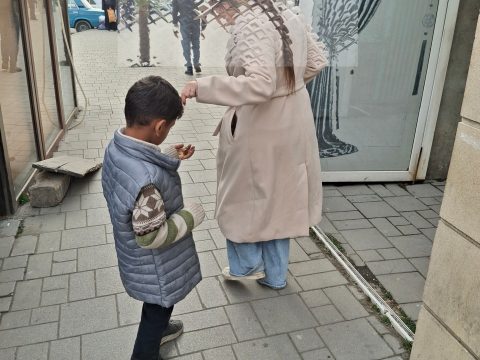 Balakəndə Dilənçilik: Vicdanı Sarsıdan Mənzərə Balakəndə Dilənçilik: Vicdanı Sarsıdan Mənzərə