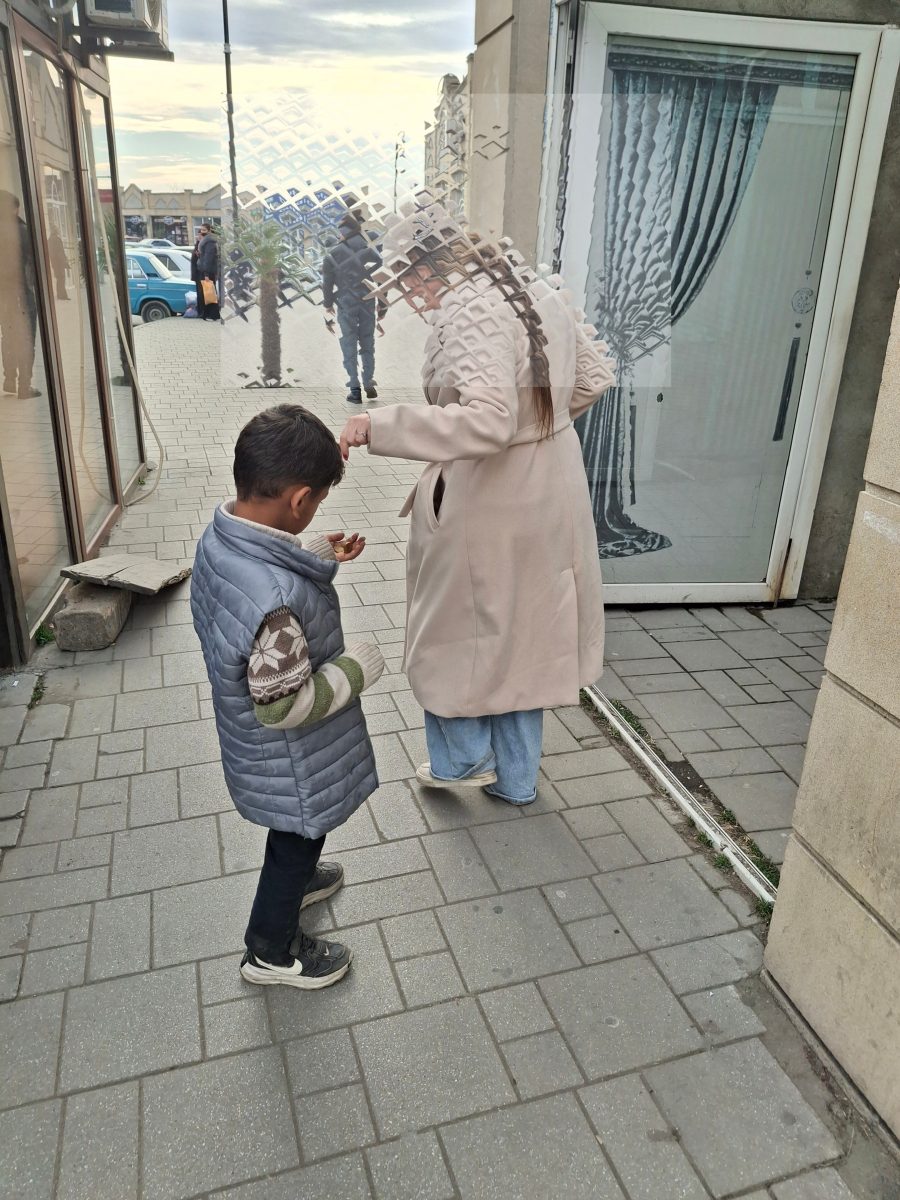 Balakəndə Dilənçilik: Vicdanı Sarsıdan Mənzərə Balakəndə Dilənçilik: Vicdanı Sarsıdan Mənzərə