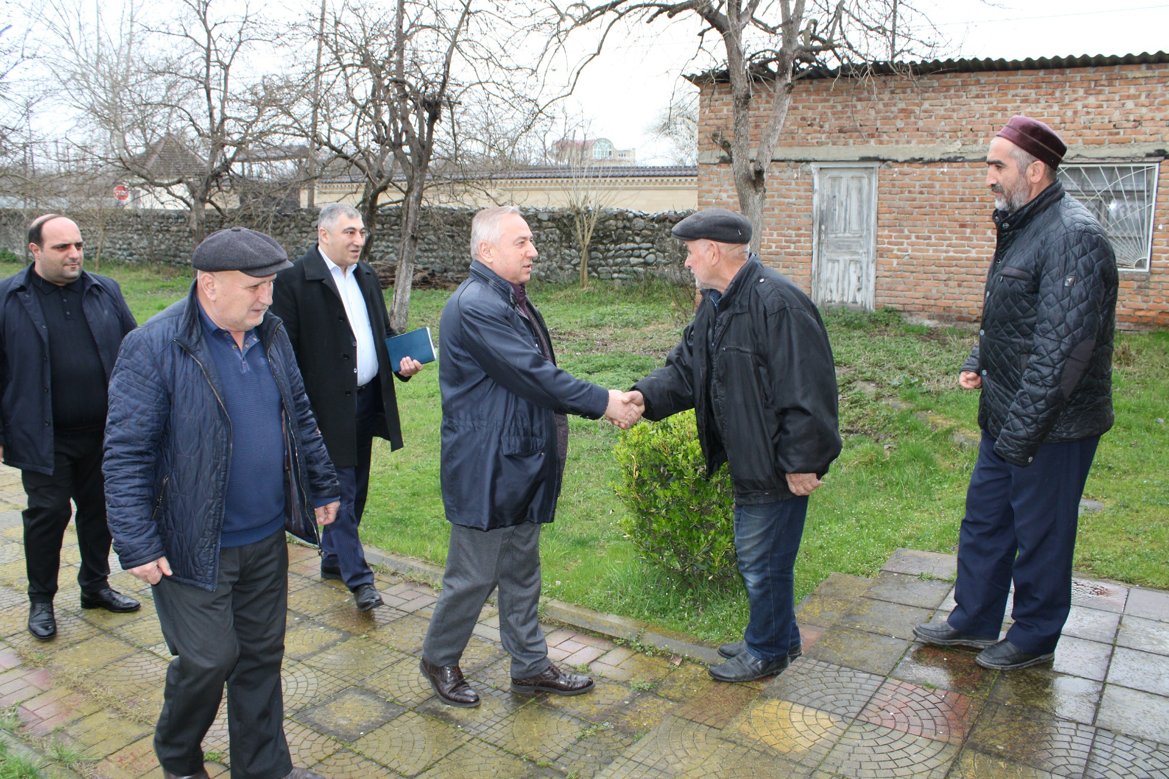 “Bayram sevincini seçiciləri ilə paylaşdı”