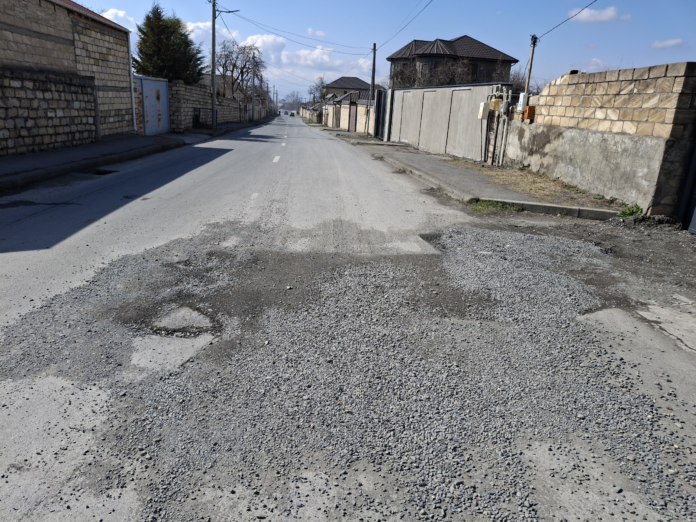 qazıntı var, asfalt yoxdur