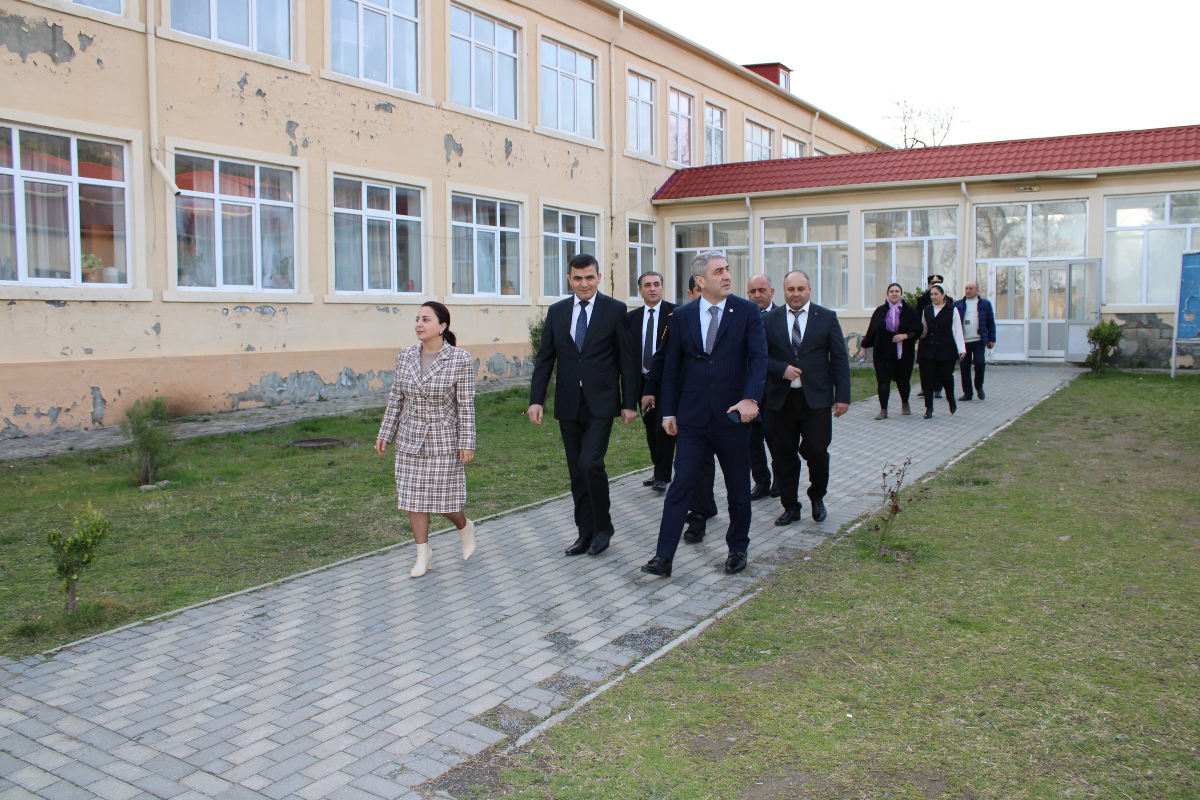 İnternat tipli gimnaziyada tanışlıq