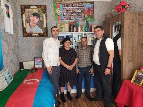 Bayram Sevinci Şəhid Ailəsinin Evində Bölüşüldü Bayram Sevinci Şəhid Ailəsinin Evində Bölüşüldü