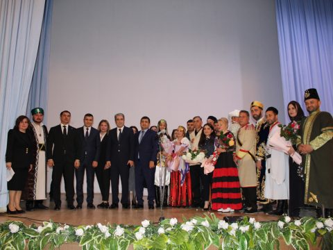 Balakəndə “Qarabağnamə” – Ulu Öndərə həsr olunan səhnə duyğusu Qarabağnamə