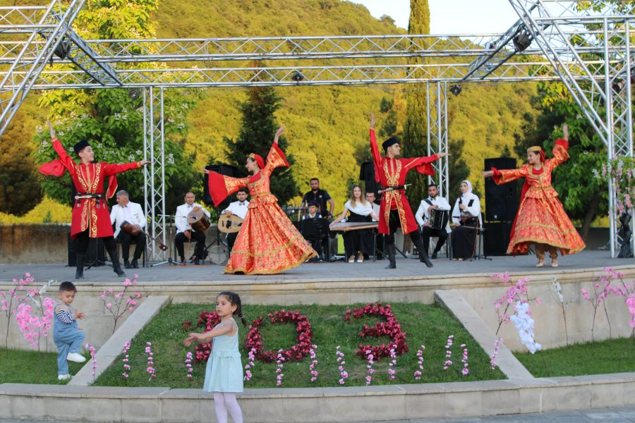 Balakəndə Naxçıvan Dövlət Uşaq Filarmoniyasının möhtəşəm konserti Balakəndə Naxçıvan Dövlət Uşaq Filarmoniyasının möhtəşəm konserti